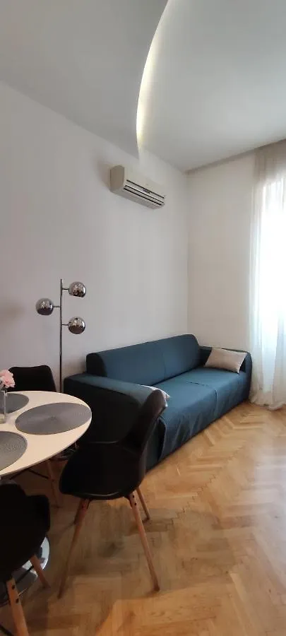 Apartment Milani With Private Garage